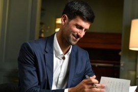 Nole predstavio luksuzne olovke, zaradom pomaže djeci u Srbiji
