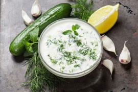 Ca­ci­ki sa­la­ta