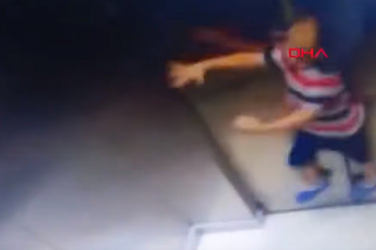 Dječak se slučajno objesio u liftu, spasila ga sestra