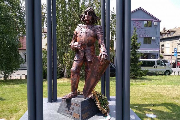 Priznali, pa pušteni kradljivci mača Sibinjanin Janka