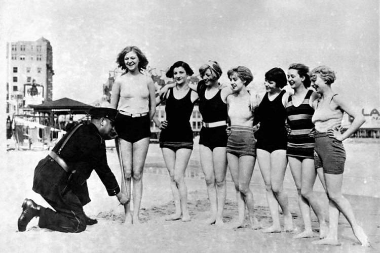 Evolucija kupaćeg kostima: Od vunenih haljina do bikinija