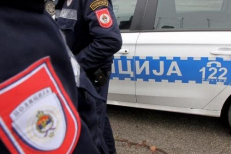 Bivšu ljubavnicu presreo na putu, prijetio joj, pa oteo telefon