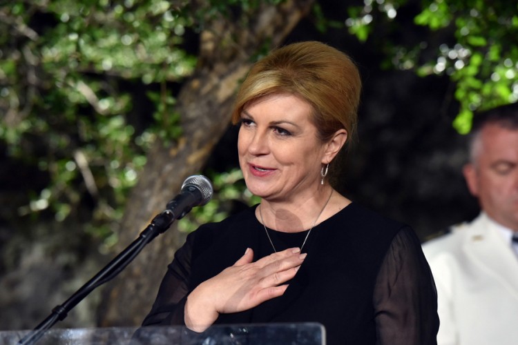Grabar-Kitarović: Najradije bih uhvatila pušku