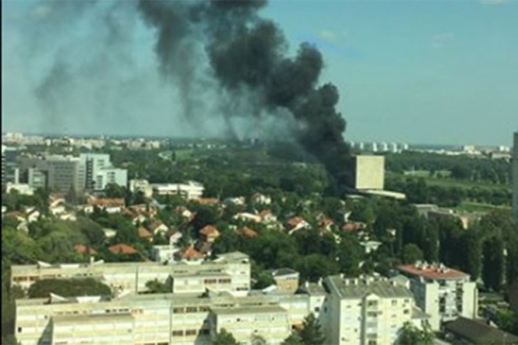 Zapalila se fasada na čuvenoj zgradi u Zagrebu
