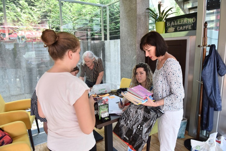 U banjalučkom parku "Petar Kočić" razmjena polovnih udžbenika