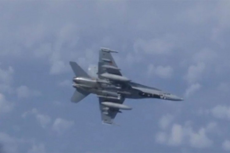 NATO objasnio zašto se lovac približio Šojguu