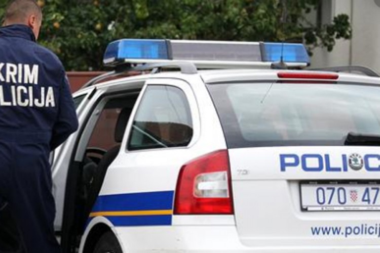 Policajcima pozlilo na jedrilici na kojoj su se otrovali Italijani