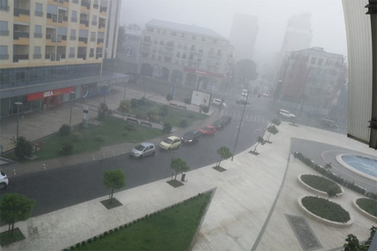 Nevrijeme u Podgorici: Padao grad, vjetar lomio stabla