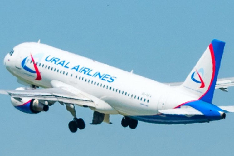 Avion prinudno sletio pored aerodroma