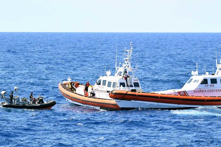Brod pun migranata potonuo kod Libije?
