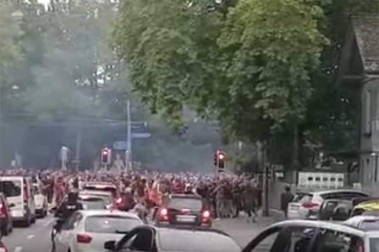 Hiljade Zvezdinih navijača ide ka stadionu, reagovala policija