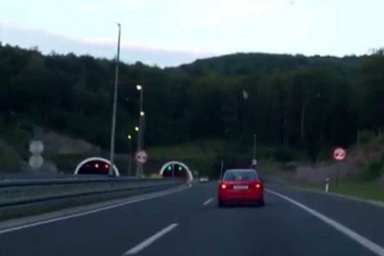 Na dijelu autoputa Rijeka-Zagreb zbog vjetra voze samo automobili