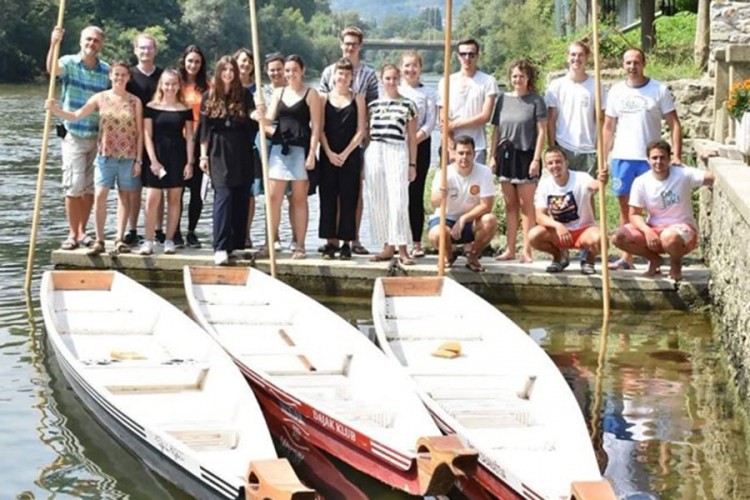 Studenti iz Njemačke vozili se dajakom u Banjaluci