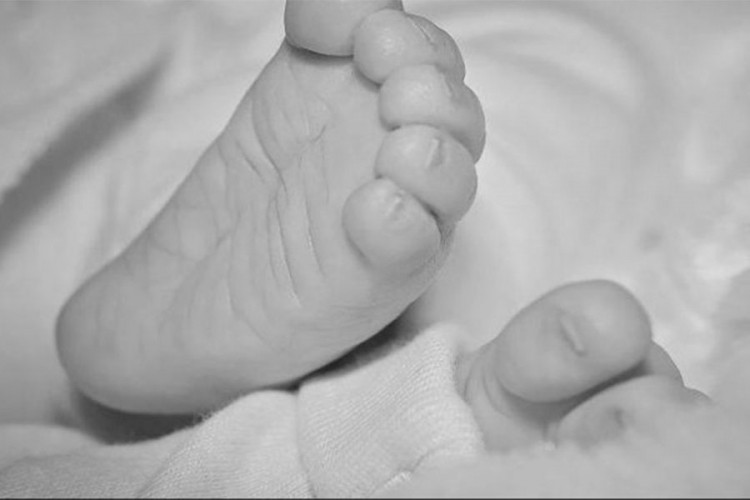 Beba ostavljena u blizni groblja u Žarkovu