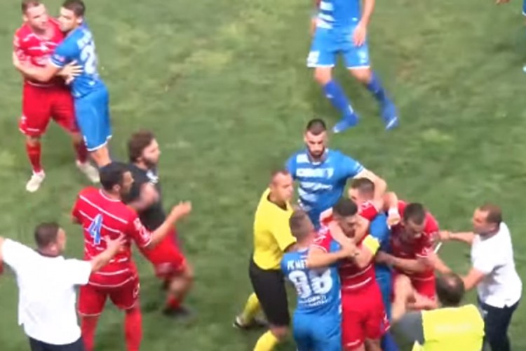 Masovna tuča igrača na utakmici u Srbiji