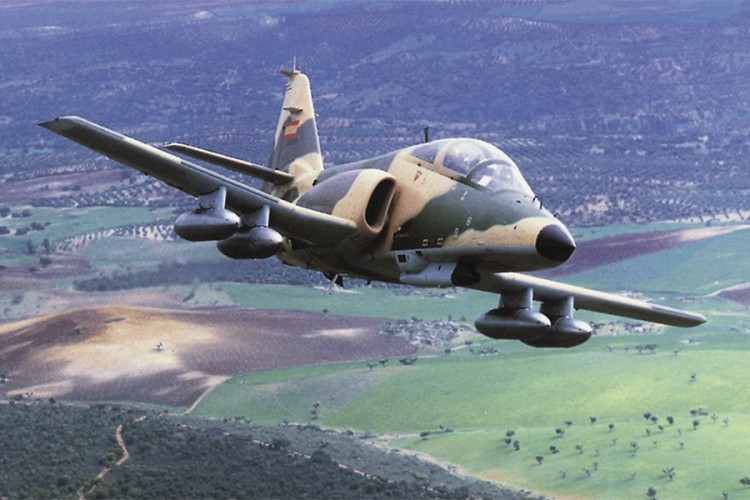 Poginuo pilot vojnog aviona koji se srušio u more