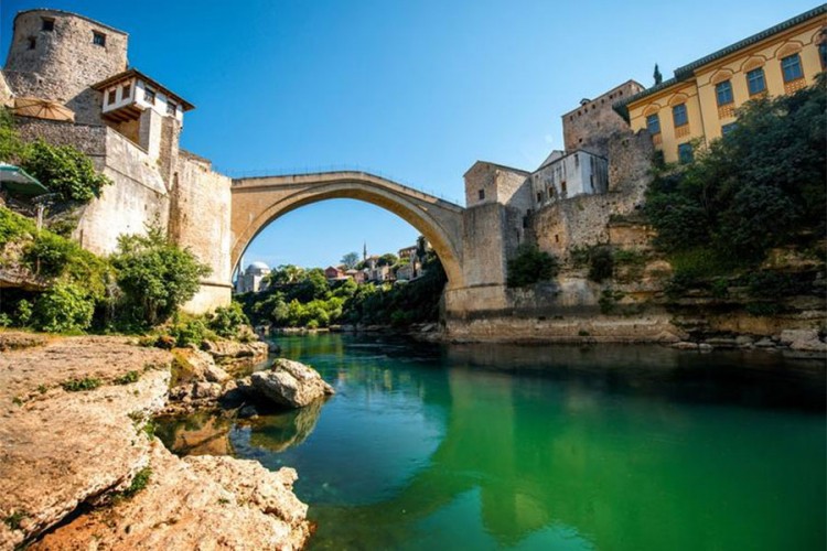 Njemački turisti povrijeđeni u prevrtanju čamca na Neretvi
