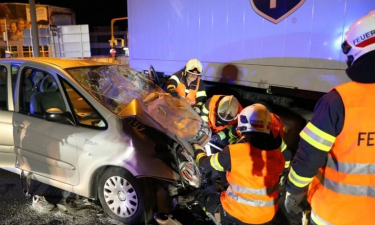 Udes u Austriji: Državljanina BiH izvlačili iz smrskanog auta