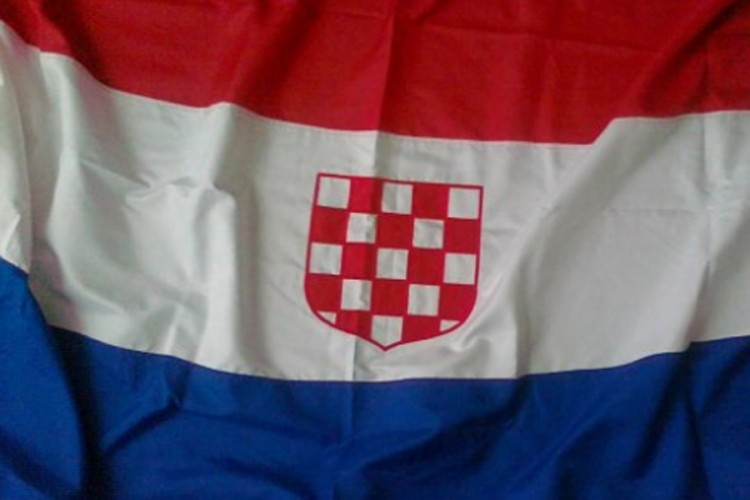 Ustaška zastava na ulazu u crkvu u selu Otišić