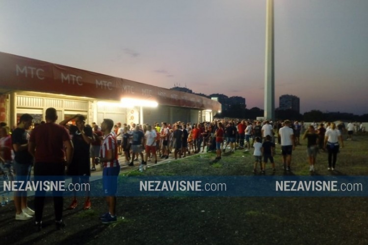 Navijači stižu na "Marakanu", gužve oko stadiona sve veće