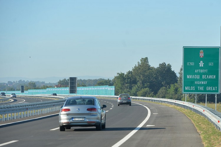 Maskirani napadači upali na auto-put "Miloš Veliki"