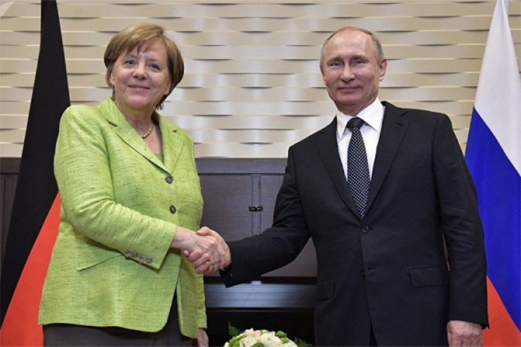 Merkel i Putin: Ubrzati razgovore o tranzitu gasa