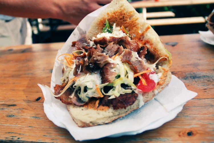 Desetine ljudi u Srebreniku se otrovale kebabom i sendvičima?