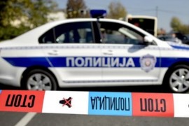 Poginule tri osobe, automobil podletio pod kamion
