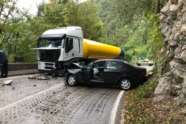 Sudar cisterne i taksija, povrijeđeni vozači