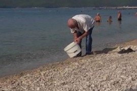 Pred turistima istresao fekalije u more kod Šibenika