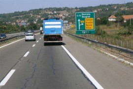 Potjera na autoputu, povrijeđen policajac