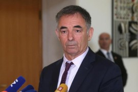 Prijeteći grafiti i plakati na ulazu u Pupovčevo rodno selo