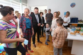 Poštanska markica poklon za treći rođendan Roditeljske kuće "Iskra"
