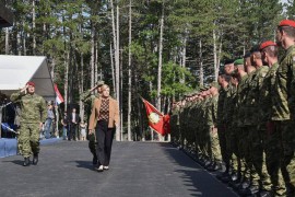 Grabar-Kitarović ignorisala pitanje novinara o Pupovcu