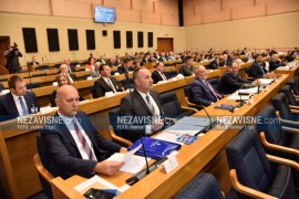 Poslanici ipak raspravljaju o smjeni Bratića, a on podnio ostavku