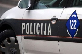 Dvije osobe povrijeđene u sudaru golfa i turana