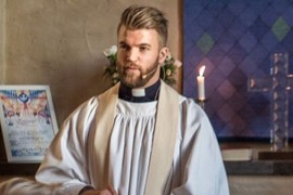 Djevojke oduševljene zgodnim sveštenikom, morao da blokira komentare