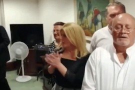 Grabar-Kitarović ponovo zapjevala