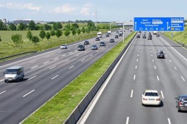 Žena ispala iz auta na autoputu i poginula