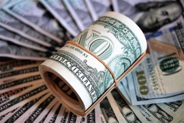 Dolar raste, evro na rekordno niskom nivou