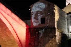 Stari most u bojama francuske zastave povodom smrti Žaka Širaka