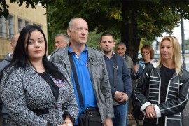 Radikali ispred suda kao podrška optuženima za zločin u Kravici