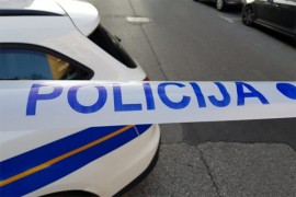 Nesreća na Žnjanu: Žena poginula, auto završio na krovu