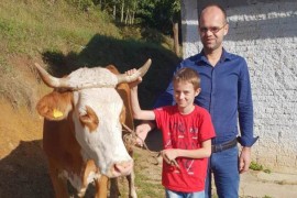 Mališanu ispunjena najveća želja, na poklon dobio kravu