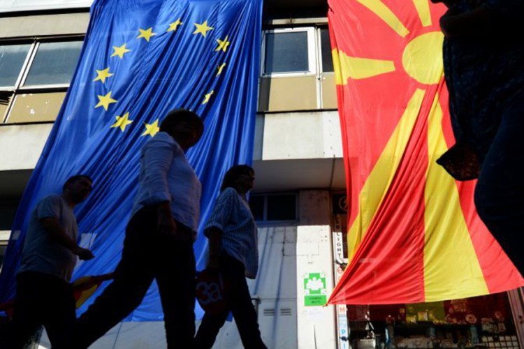 Skoplju datum, ostali u "magareću klupu"