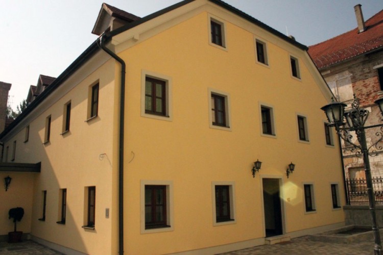 U Karlovcu osveštan eparhijski dvor