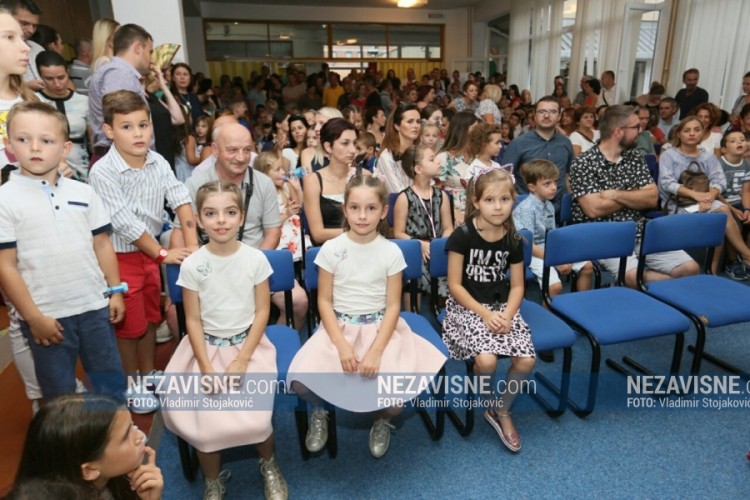 Počela nova školska godina: Klupe ispunjene radošću i smijehom