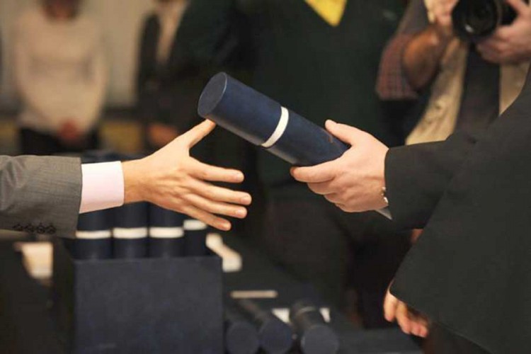 Čije diplome traži Višković?
