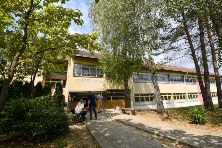 Obnovljeno 12 škola, radi se u još četiri