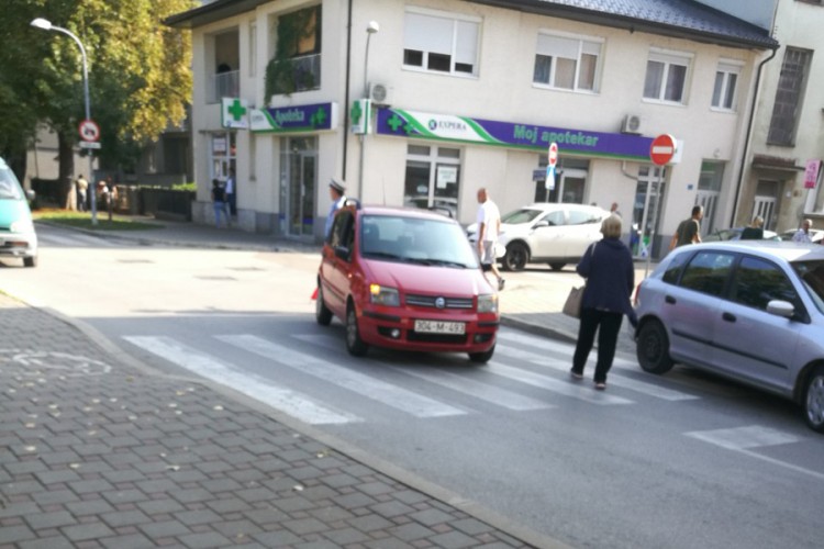 Nezgoda u Banjaluci, auto udario ženu